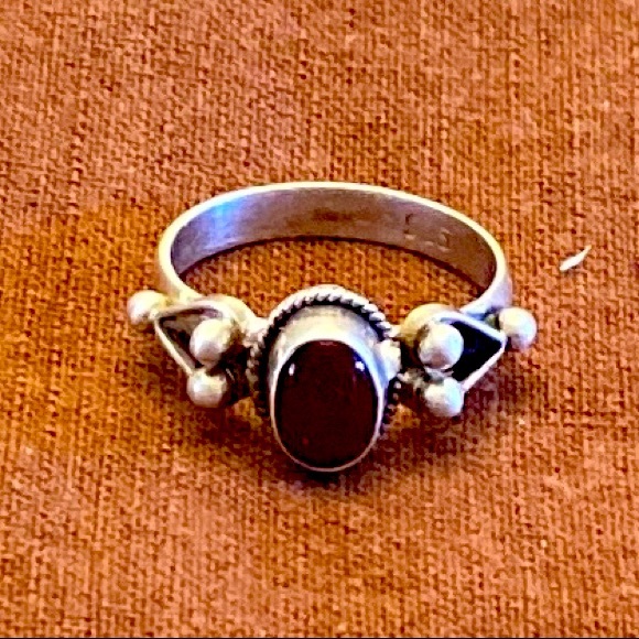 Silver ring - Picture 2 of 3